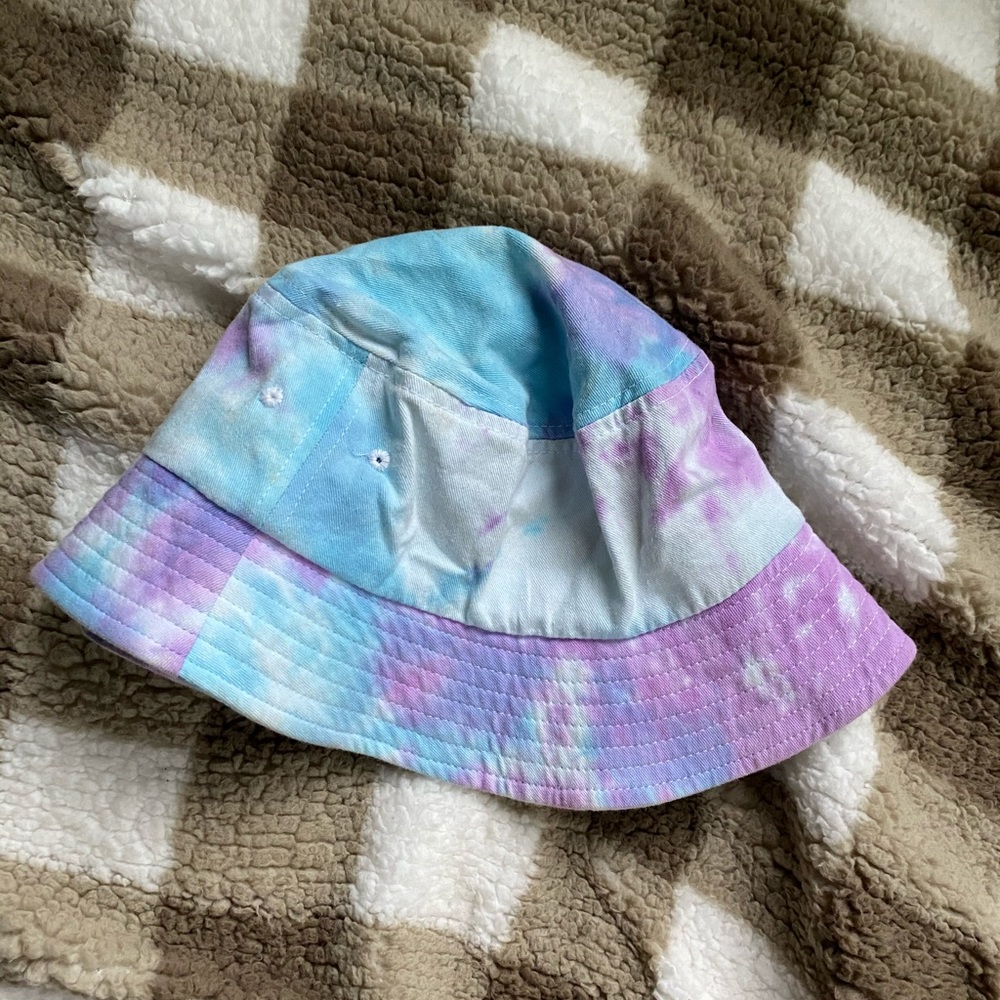 Bucket hat